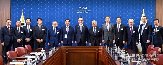 Minister Cho Tae-yeol meets with representatives of the Japan-Korea Economic Association